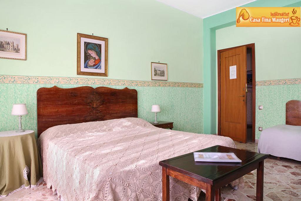 Casa Tina Maugeri Bed & Breakfast Катания Стая снимка