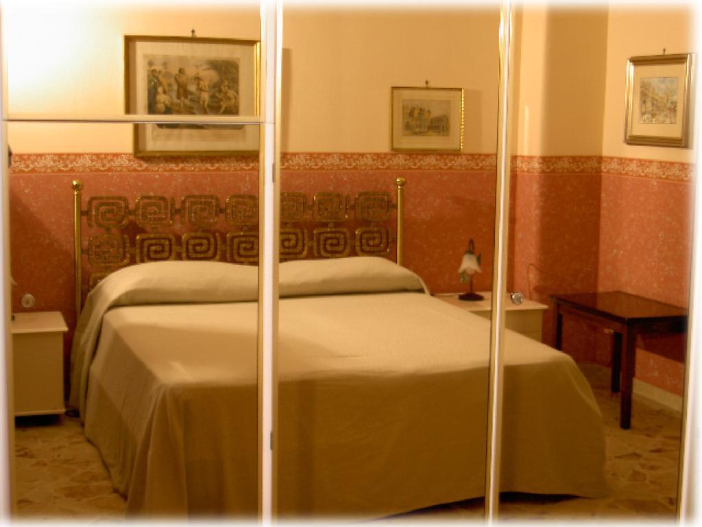 Casa Tina Maugeri Bed & Breakfast Катания Стая снимка